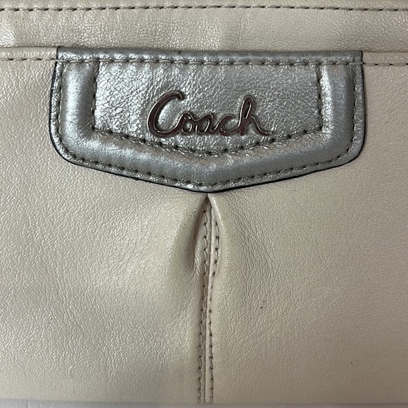 Coach Leather Wallet Wristlet in Off White & Silver - Picture 2 of 12